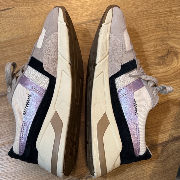 Gola Women’s Sneakers in Beige and Navy - Picture 5 of 10